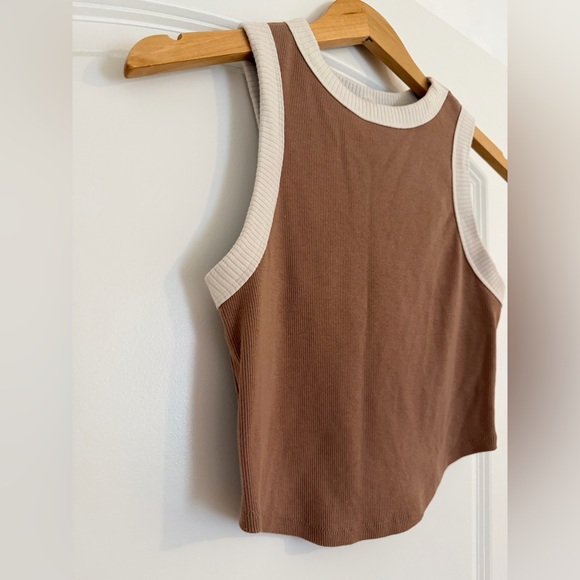 Two-Tone Ribbed Crop Top - Picture 2 of 5